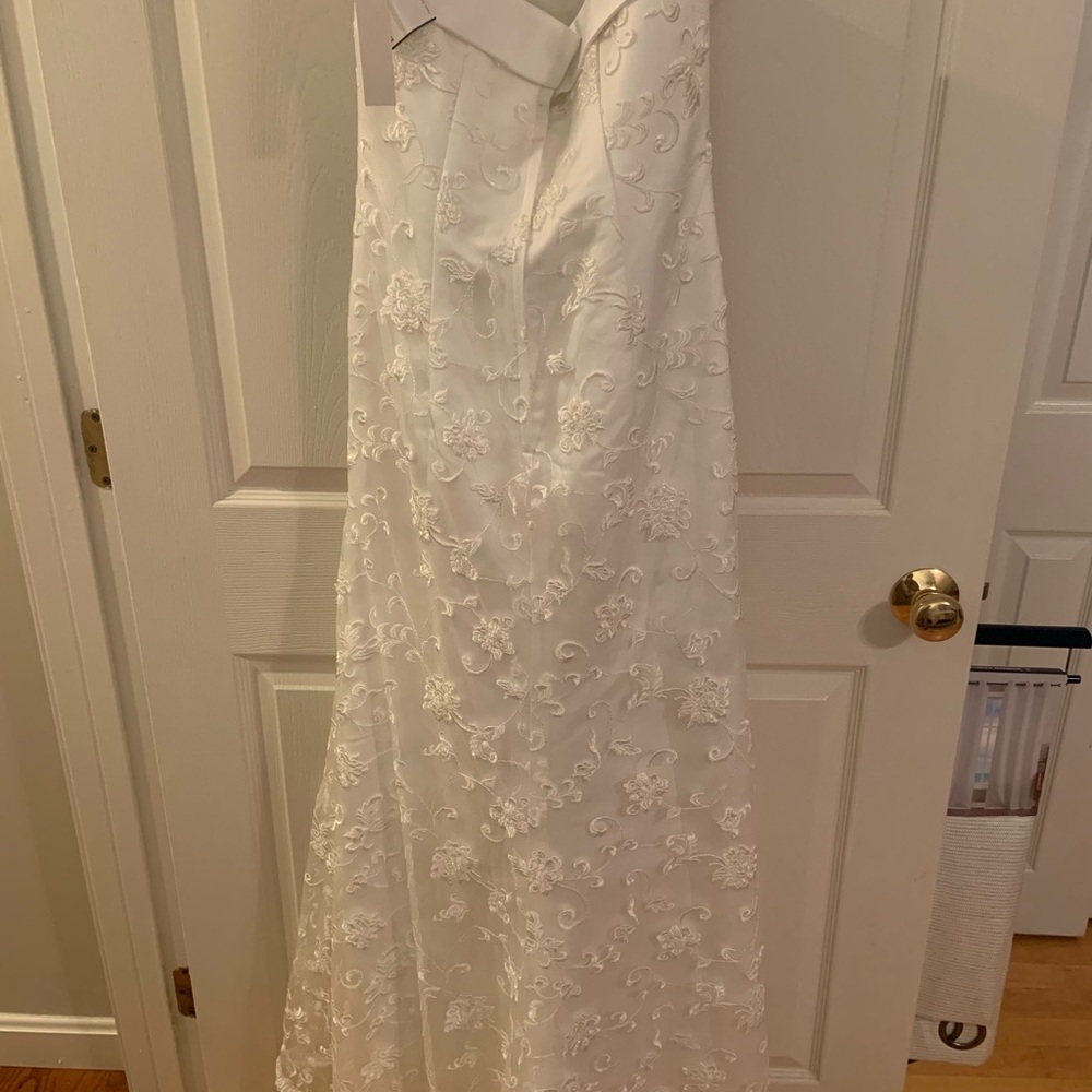 David's Bridal White Strapless Gown NWT, size 10. Never worn. Never altered. - Picture 3 of 4